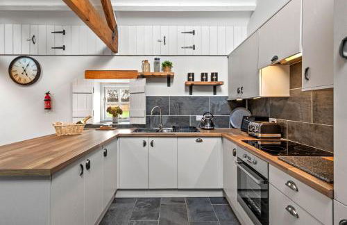 Beudy Howel - beautiful barn conversion with fire pit, close to beaches - Photo 9