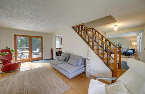 15 Mi to Pittsburgh WFH-Friendly Home with Deck - Foto 6