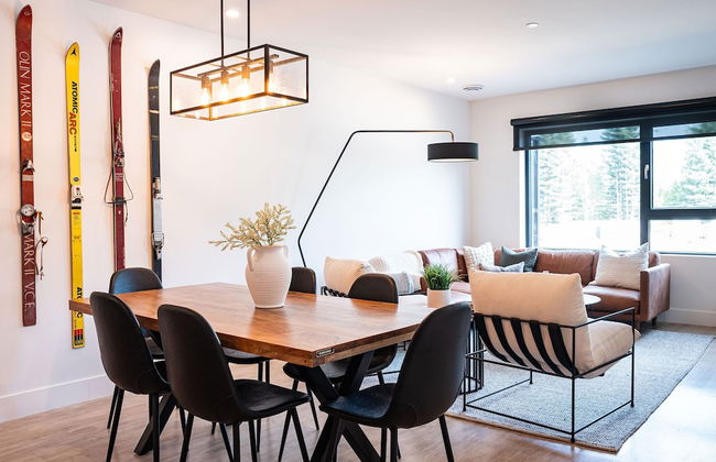 Huckin' Harry's by Revelstoke Vacations - Photo 12