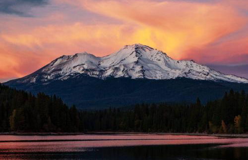 Luxury Shasta Vista Retreat & Basecamp - Sauna & Jacuzzi - Foto 46