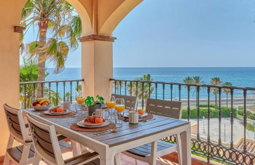 Marina XI Enjoy the Sun, Sea Views, Pools & BBQ Steps from the Beach in Mijas Costa & Fuengirola - Foto 1