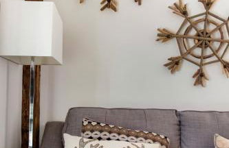 Go Skiing or Hiking from an Enchanting, Light-Filled Home - Foto 27