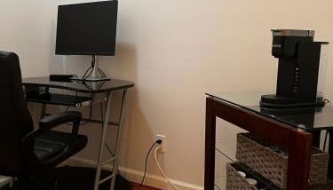 Premium Private Suite with Parking and Workspace - Foto 2