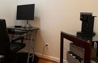 Premium Private Suite with Parking and Workspace - Foto 2