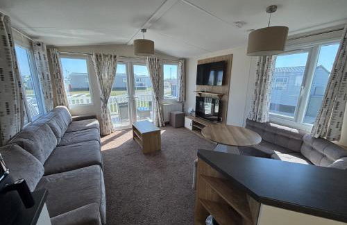 Wildflower Meadows 5 - Golden Anchor - Central Heating, Wi-Fi, bed linen - Meadow Lakes Caravan & Lodge Hire - Foto 4