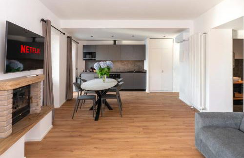 DN ART ROYALE - APT D first floor with lake view terrace and hot tub - APT N ground floor with internal whirpool - Foto 8