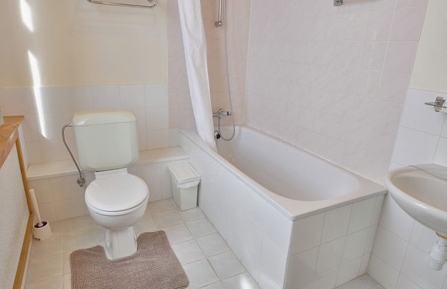 Spacious Holiday Home With Private Garden - Foto 48