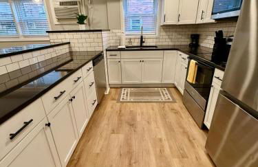 Cathedral Modern King bed with Washer & Dryer - Foto 8