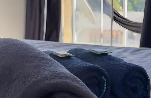 Casa Amarela Itaúna 4min da Praia que ocorre o WSL, 1min da pista de skate do LS, pracinha com parque infantil, quadra de futebol, tudo isso a 1 min da duplex, perto do comércio, wi-fi super rápido, estacionamento gratuito, monitoramento 24hrs - Foto 9