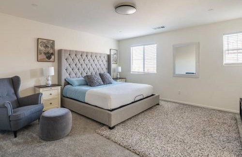 Spacious Modern Home in Sierra Lakes Fontana - Photo 10