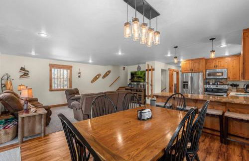 River's Bend Lodge - Hot Tub, Fire Pit, Games & Ski - Foto 5