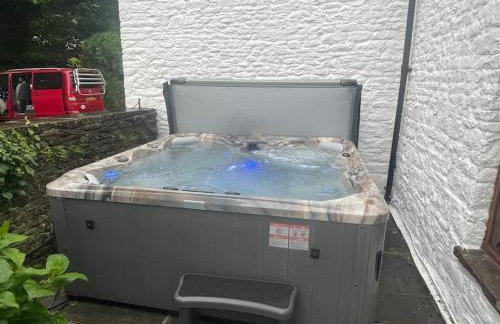 Large Historic Farmhouse in Rhondda Valley Perfect for Groups with Hot Tub - Foto 48