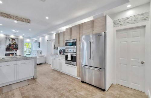 Lynoras Luxe Estate 3 bedroom 3 bath with Modern Design and Heated Pool - Foto 101