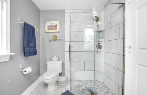 Cozy cottage w creekside fire pit & patio - Foto 19