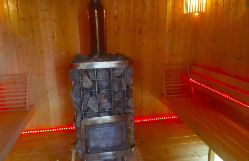 Dom nad stawem przy lesie - Foto 8