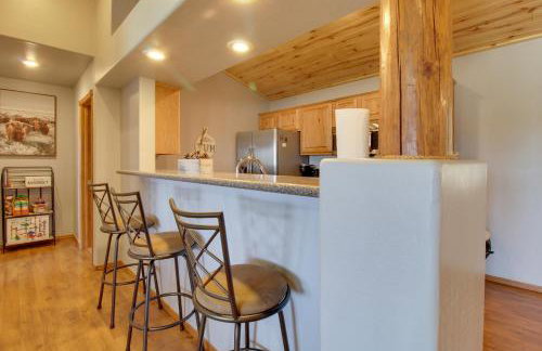 Families Welcome! Overgaard Cabin with Playground - Foto 9