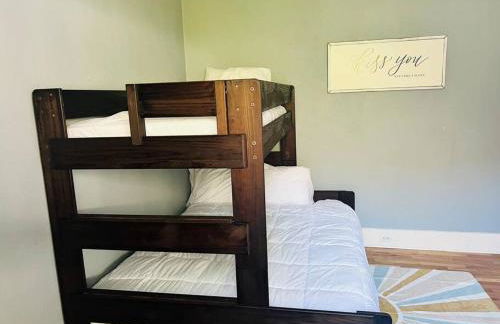 Walk to Dining Breweries and Shops Plus New Hot Tub - Foto 42