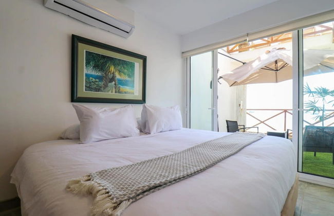 Fascinating 2BR With Spectacular Ocean View - Photo 2