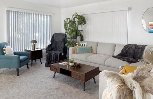 Quaint Mid-Century Cottage by the Coast - Foto 1