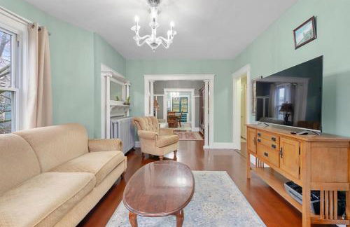 Bright & Spacious 3BR, Mins from Downtown, Easy to Gillette, Parking - Foto 20