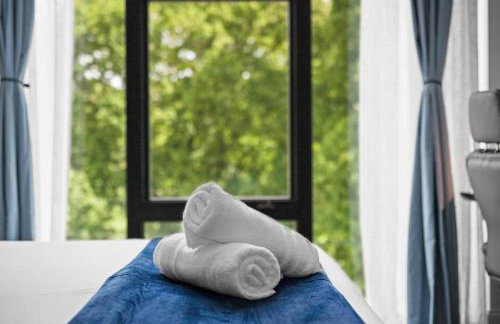 Immaculate Penthouse Double King Suite on Butler St with rooftop deck and free off street parking - Foto 51