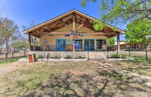 Charming Burnet Cottage with Lake View and Porch! - Foto 27