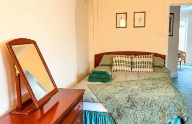 Three Bedroom Bungalow ideal for families or contractors Highbridge - Photo 24