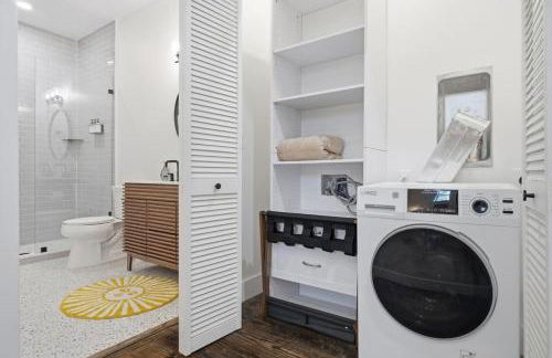 The Ella Stylish King Studio in LaVilla Pool - Photo 24