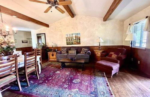 C8, Two bedroom, two bath log-sided, lake view luxury cottage with hot tub - Foto 11