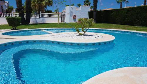 Spacious Ground floor apartment with Garden & Communal Pool - Foto 3