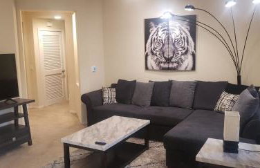 COZY 2BR/2BA ! 5MINtoDisney ! AngelStadium!HondaCenter - Photo 2