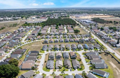 Great Location, gated community, private heated POOL - Foto 41