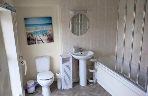 2 Bedroom Family Cottage Dog Friendly Edern North Wales - Photo 13