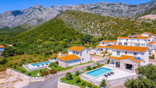 Villa Bohemica with Private Heated Pool - Photo 2