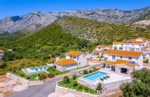 Villa Bohemica with Private Heated Pool - Photo 2