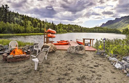 Lodge 88 - Steps to Weiner Lake with Dock and Boat! - Foto 3