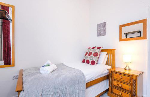 Charming Home in Chester by 53 Degrees Property, Ideal for Family Getaways, Central Location! - Foto 22