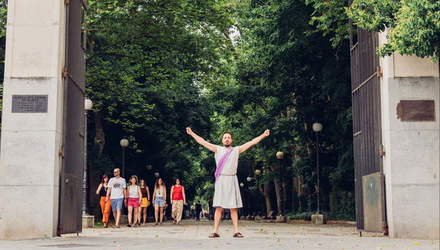 Zeus na entrada do Campo Grande