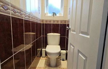 Spacious Home Near Wembley, Free Parking, Close to Tube, Garden - Photo 5