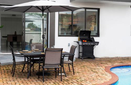 April Sale! 4 BR - Private Pool, Grill, Soaking Tub, Near Coral Gables & MIA Airport - Photo 37