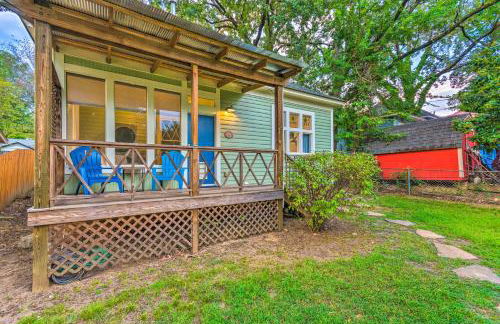 Colorful Cottage with Deck about 5 Mi to Downtown! - Foto 23
