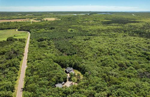 Dog-friendly 6-acre 5BR 3BA home, game room, deck, Wisconsin Dells 10min - Foto 38