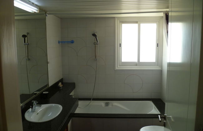 Room in House - Datacom House - The Sky Blue Room - Photo 7