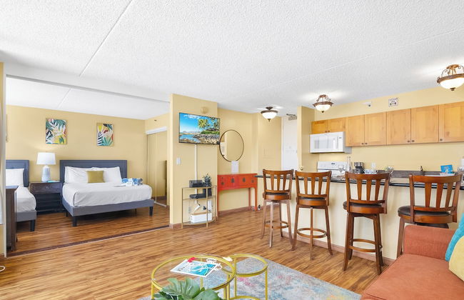 Partial Ocean View Condo with 2 Beds and Parking - Foto 59