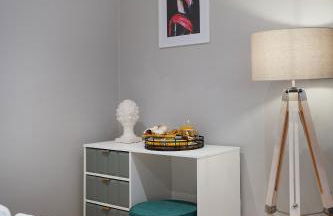 4 bedroom home with Garden, Game room, Parking- Esho Stays - Foto 16