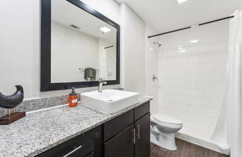 Economy King Bed Suites w Pool, Next to Downtown - Foto 31