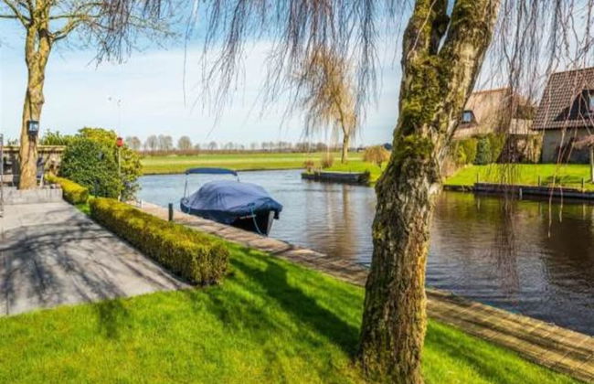 Villa in Friesland With Waterfront Garden - Foto 24