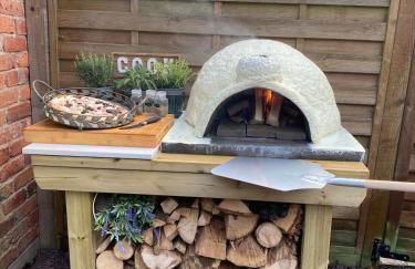 Romantic Cottage with Wood-fired Hot tub and Outdoor Pizza Oven - Foto 25