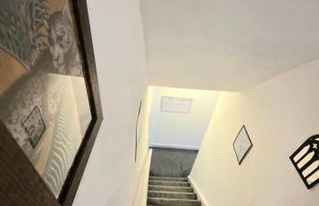 Elegant 3BR Family-Friendly - Sleeps 5 - Fast WiFi -Parking - Netflix - Photo 25