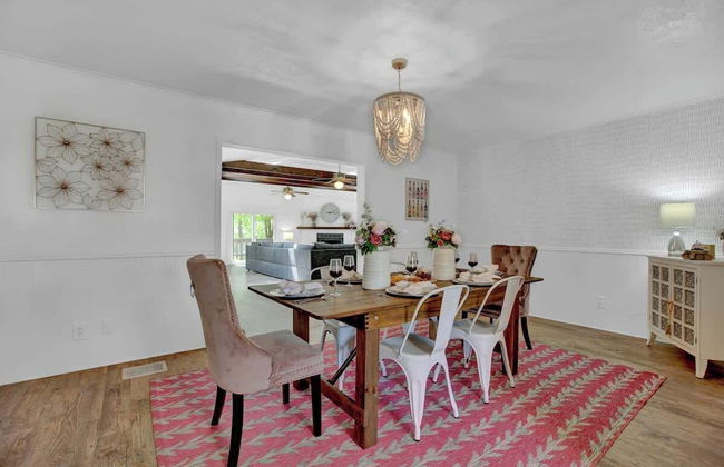 Willkommen to Pink Haus 1 Mile to Main Street! - Foto 7